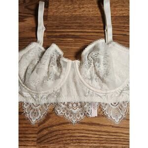 Victoria's Secret La Fleur White Lace Bra